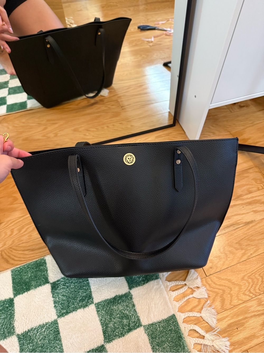 Anne Klein Classic Black Tote Bag - Versatile Everyday Carry - Picture 2 of 6